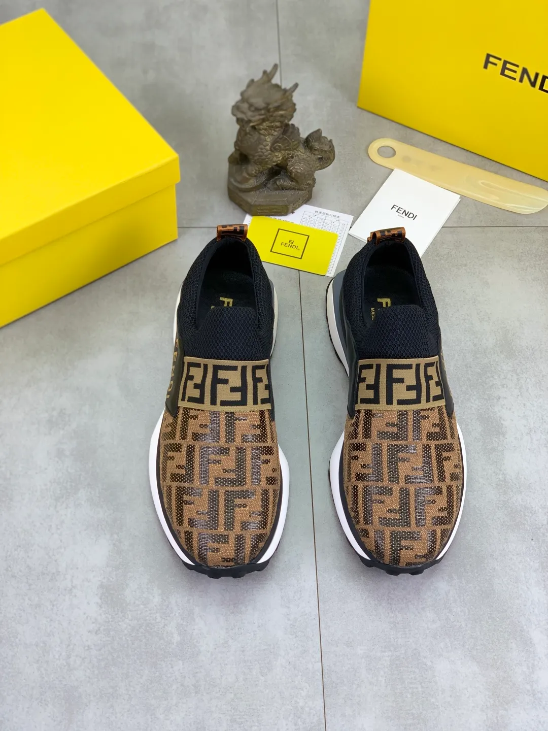 ​Men's shoes 💰P440 💰【New】Little monster 🆘 New FENDI 🕶️🕶️Simple routing effect, showing an elegant and cool driving shoe 🎬Using imported calfskin + first-layer pigskin lining🐂Excellent material🎬Detailed workmanship 🤗Comfortable foot feel➰➰. ​Pair it with any outfit to show your taste and temperament, low-key luxury ♻️Design ​simple and elegant ​noble and fashionable 🍃​Very loved and favored by trendy men 💓❤️size: 38-44 (45 customized) 3️⃣colors available